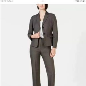 NWT Le Suit Petite Two-Button Pantsuit Pebble 12P